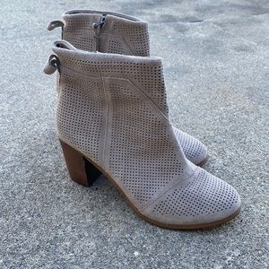 Women’s Tan Suede TOMS booties size 8.5
